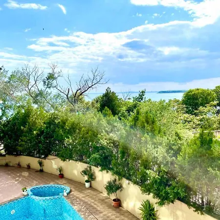 Apartment Budget Holiday First Sea Line Coast *